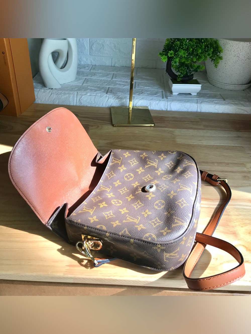 ✅Louis Vuitton GM size ST. CLOUD Monogram BAG - Picture 4 of 12